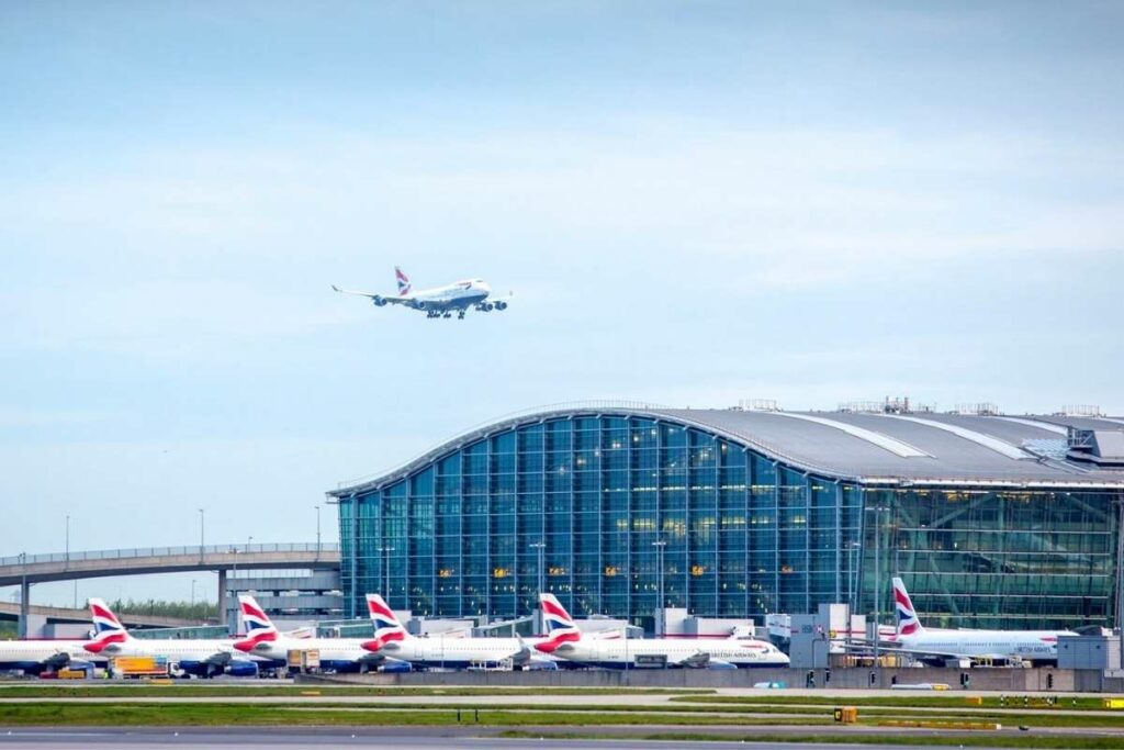 Heathrow Airport (LHR):