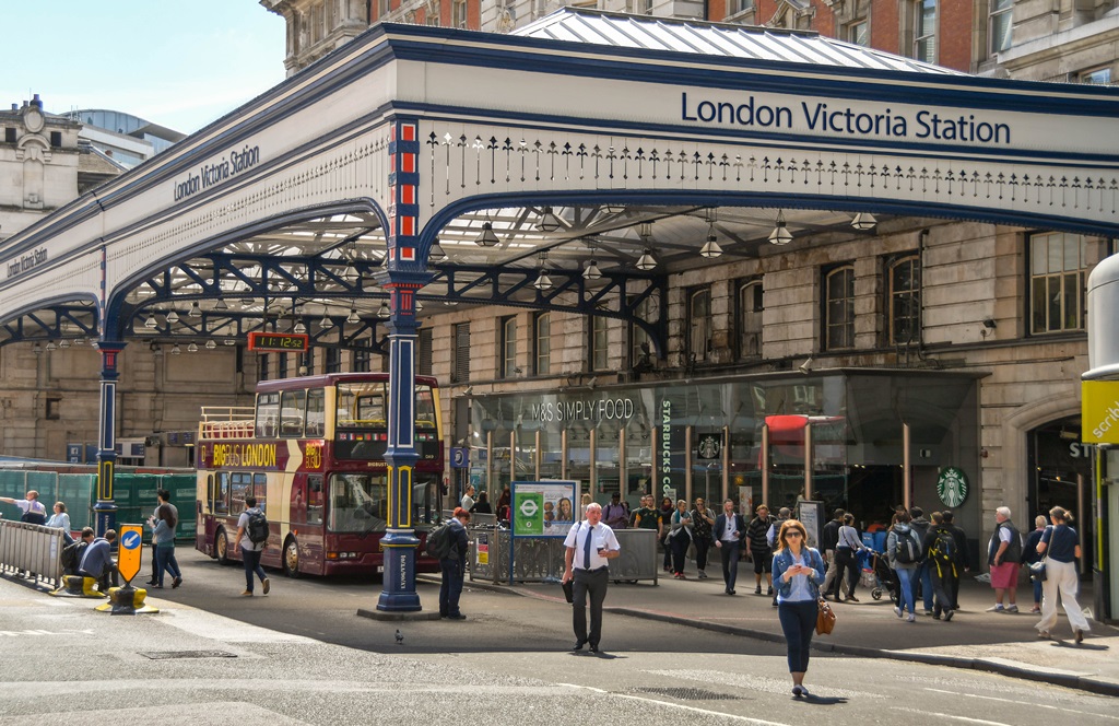 Navigating Victoria Station with Ease: A User-Friendly Guide